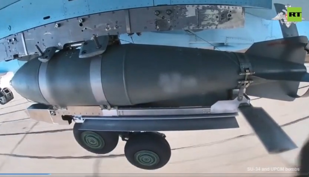 Cận cảnh bom lượn gắn UMPK lợi hại dưới bụng máy bay Su-34 của Nga